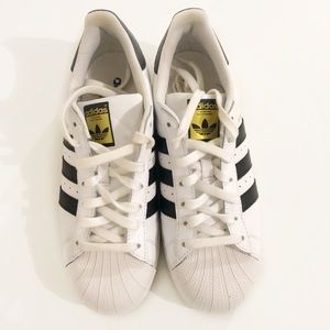 Adidas classic sneakers